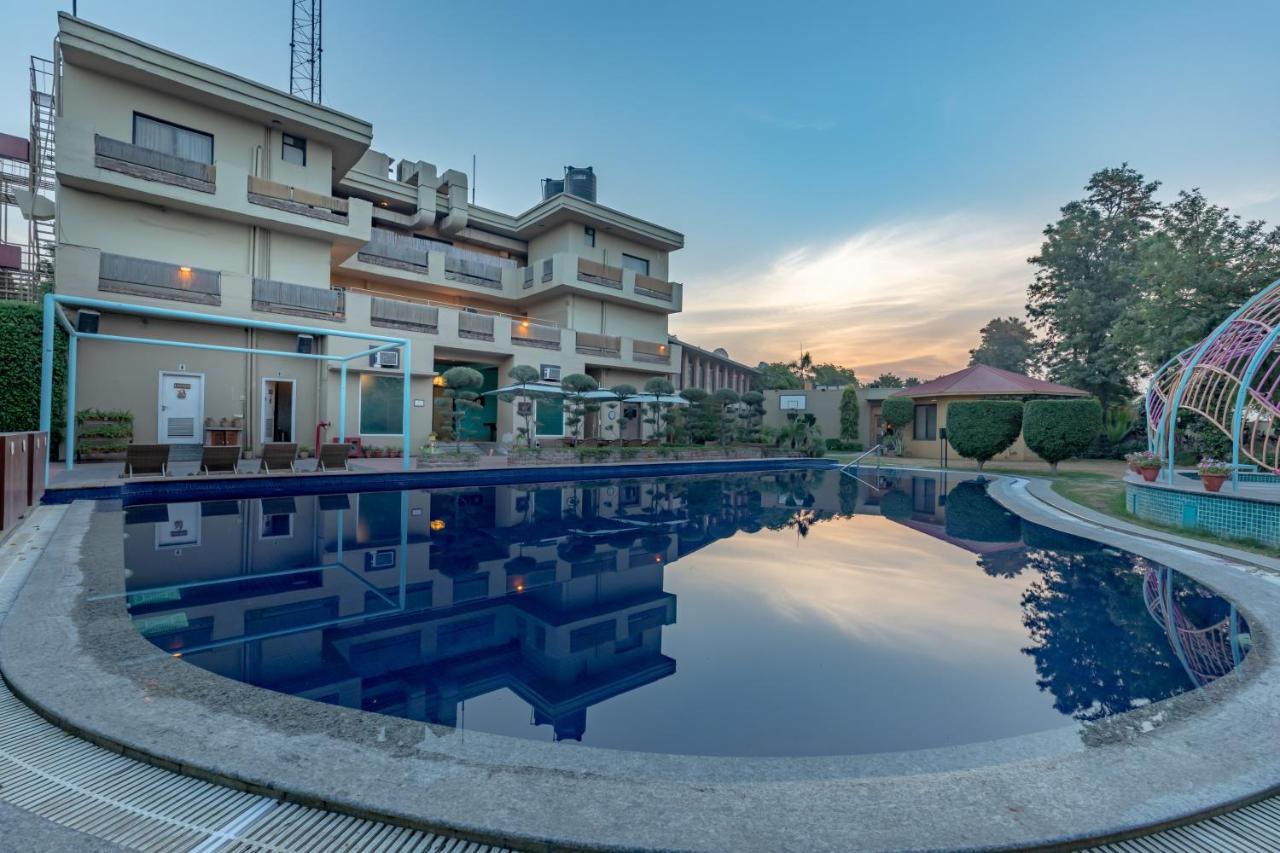 Downtown Resorts Nh8 Dhāruhera المظهر الخارجي الصورة